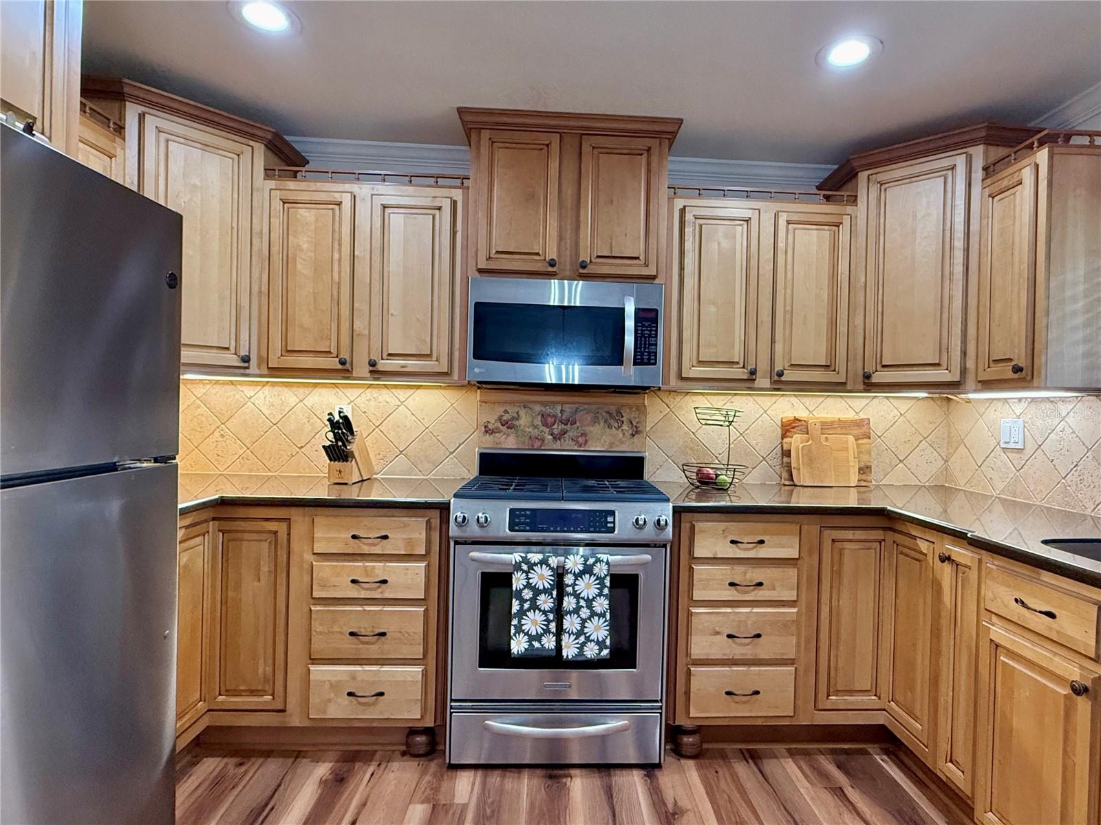 Image 5 of 49 For 233 Greensview Drive