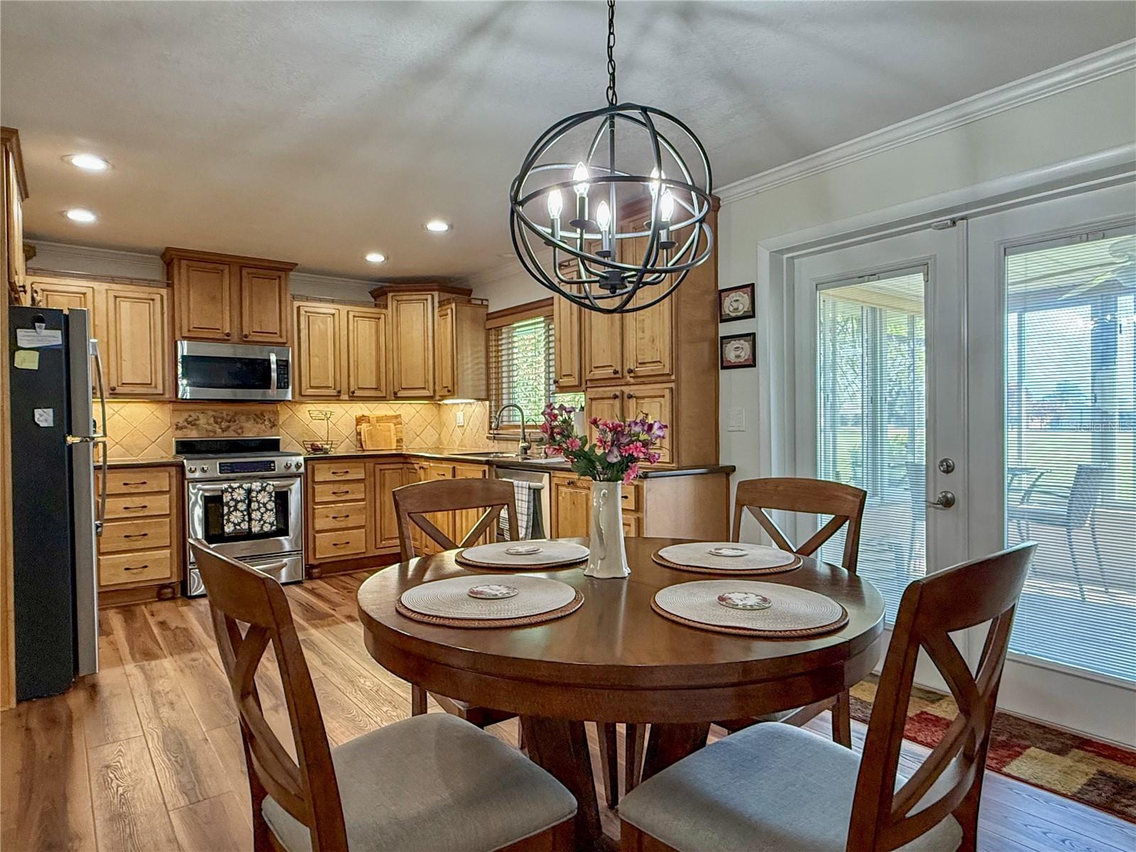 Image 7 of 49 For 233 Greensview Drive