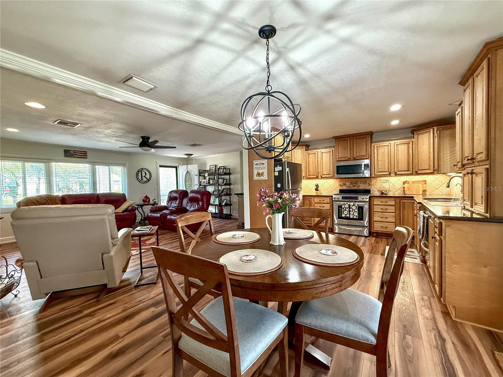 Image 8 of 49 For 233 Greensview Drive