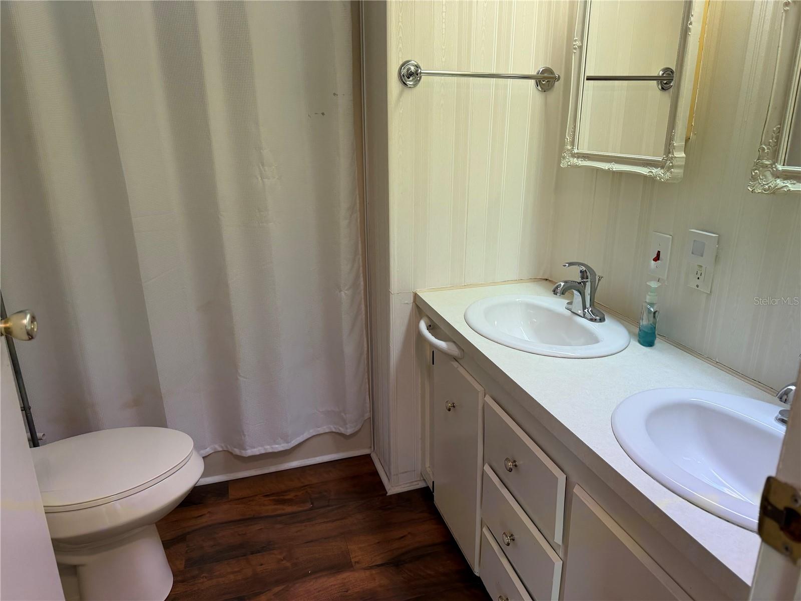 Image 12 of 16 For 4526 Redwood Street