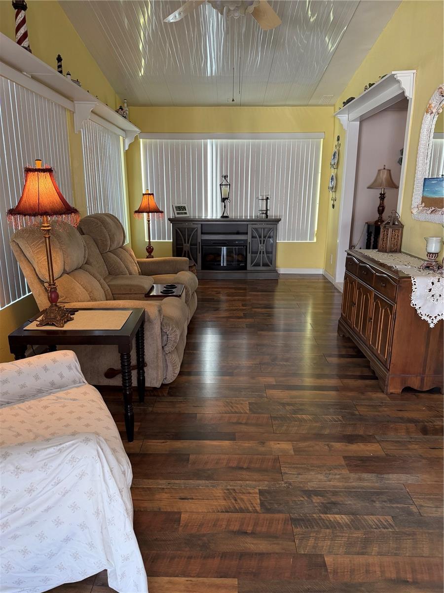 Image 4 of 16 For 4526 Redwood Street