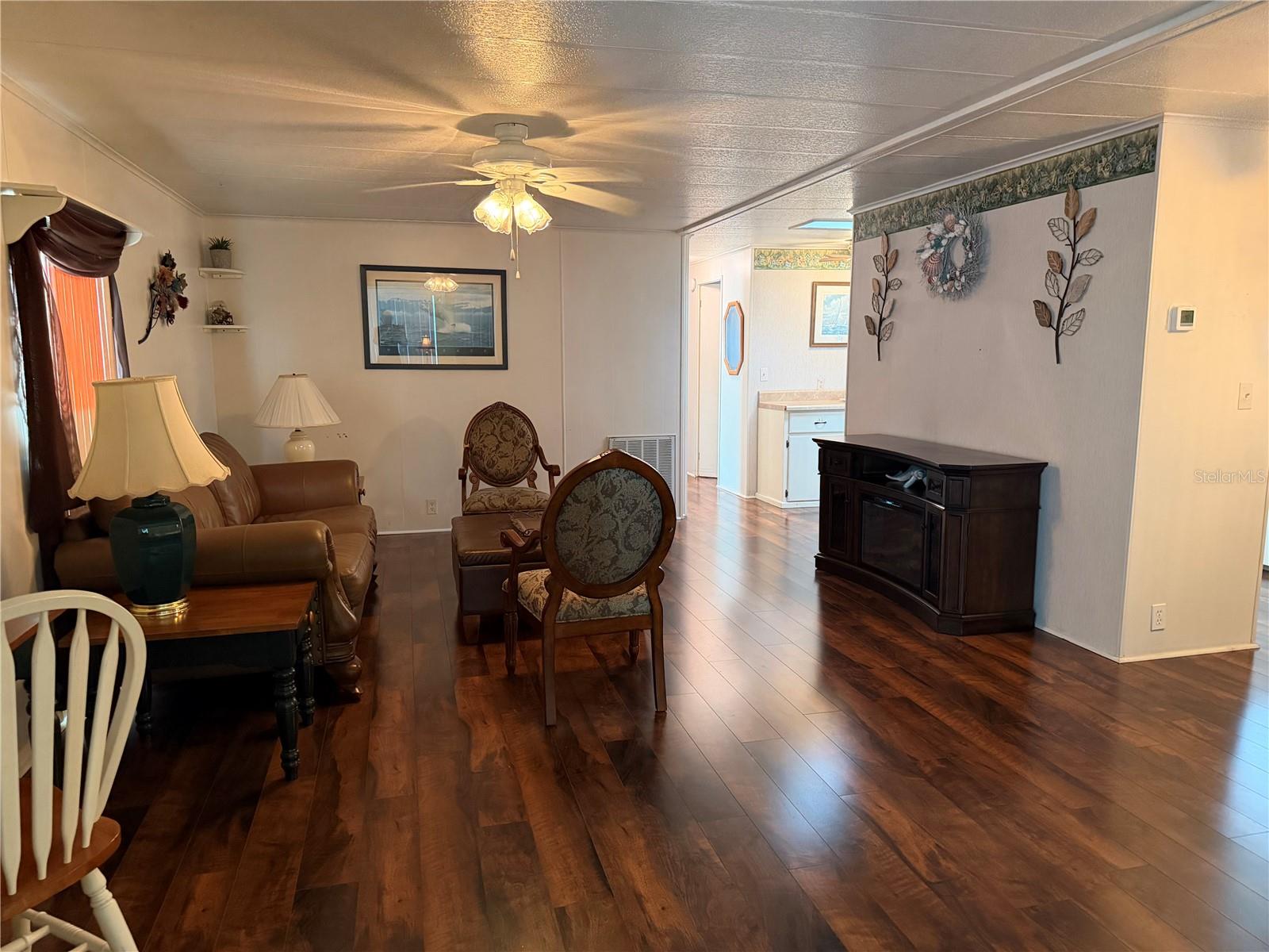 Image 5 of 16 For 4526 Redwood Street