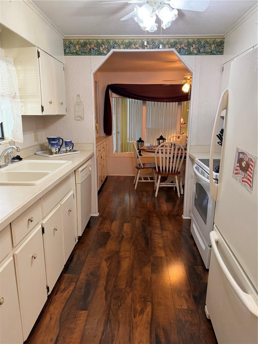 Image 7 of 16 For 4526 Redwood Street