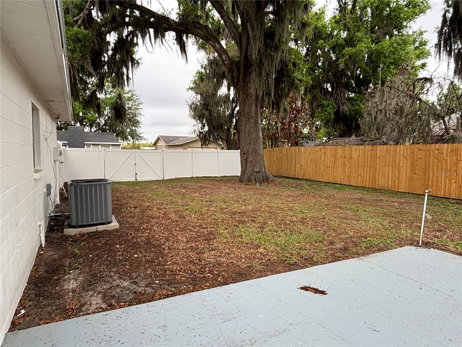 Image 26 of 30 For 890 White Birch Lane