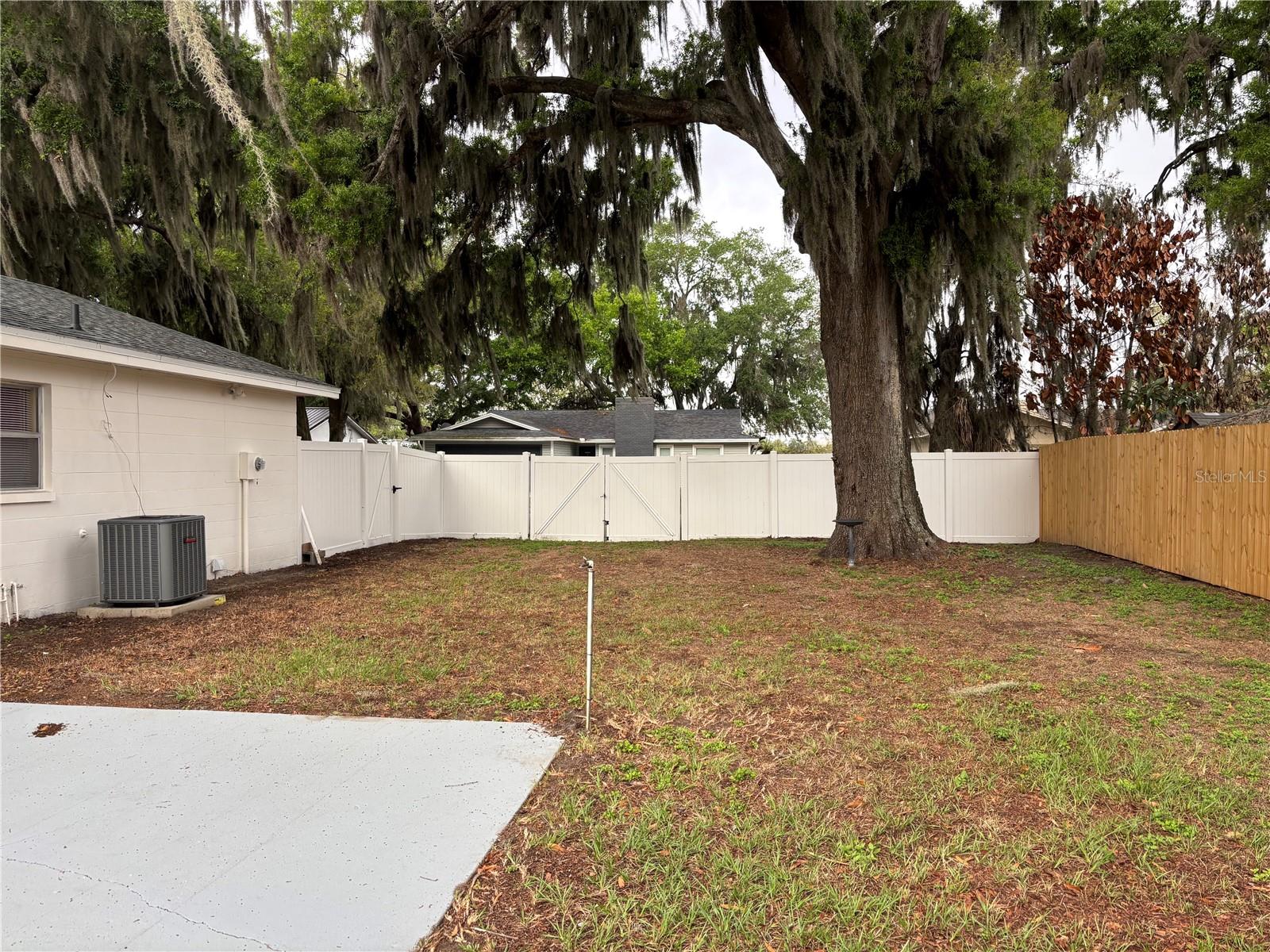 Image 29 of 30 For 890 White Birch Lane