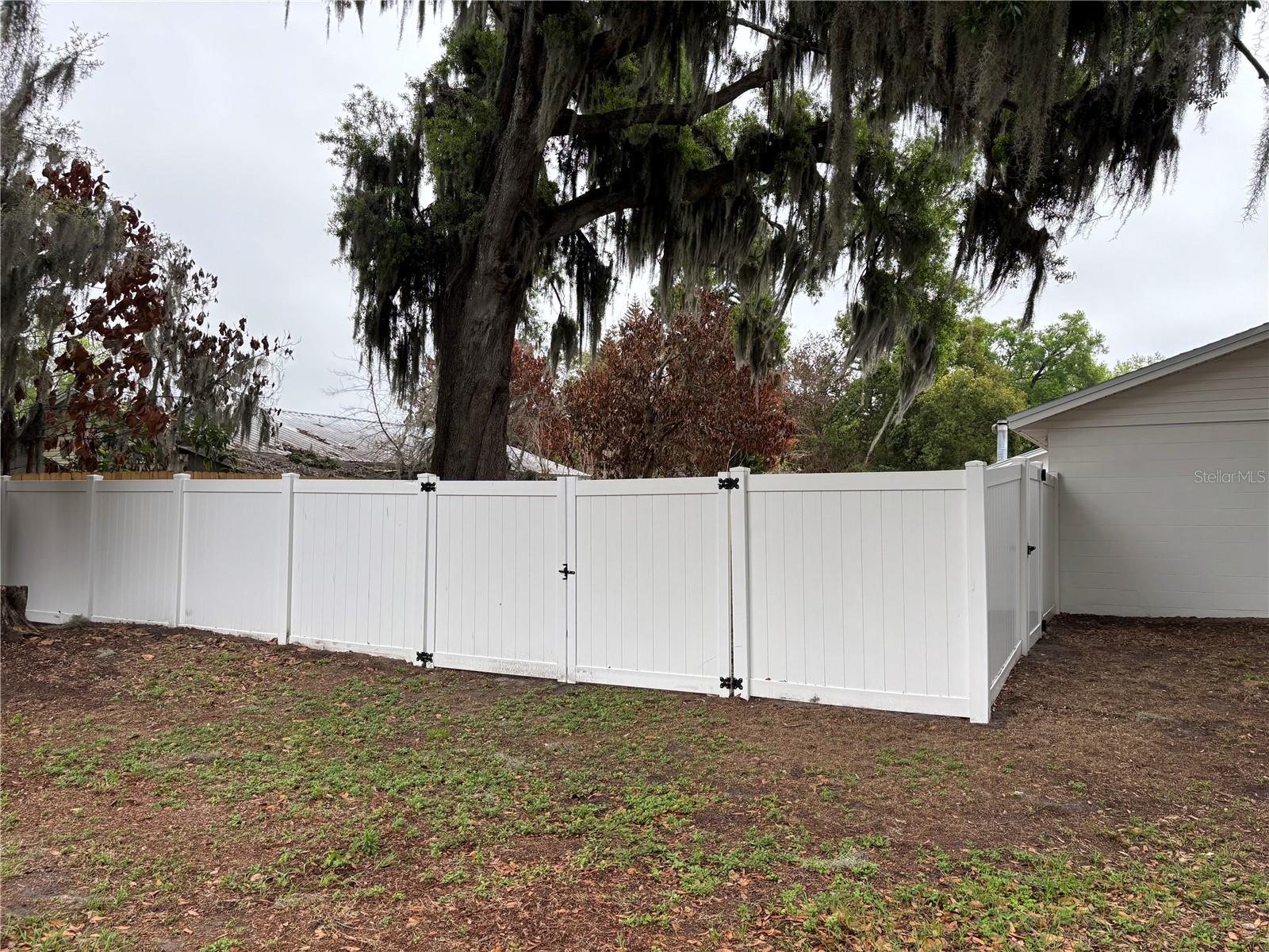 Image 4 of 30 For 890 White Birch Lane