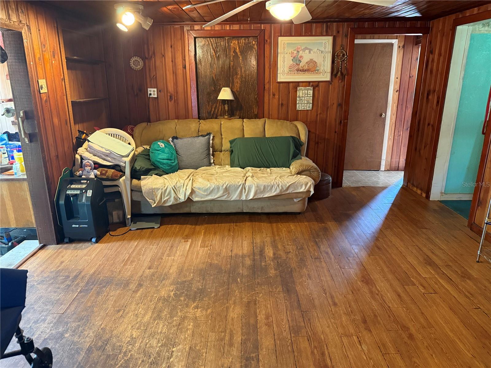 Image 5 of 22 For 120 4th Wahneta Street E