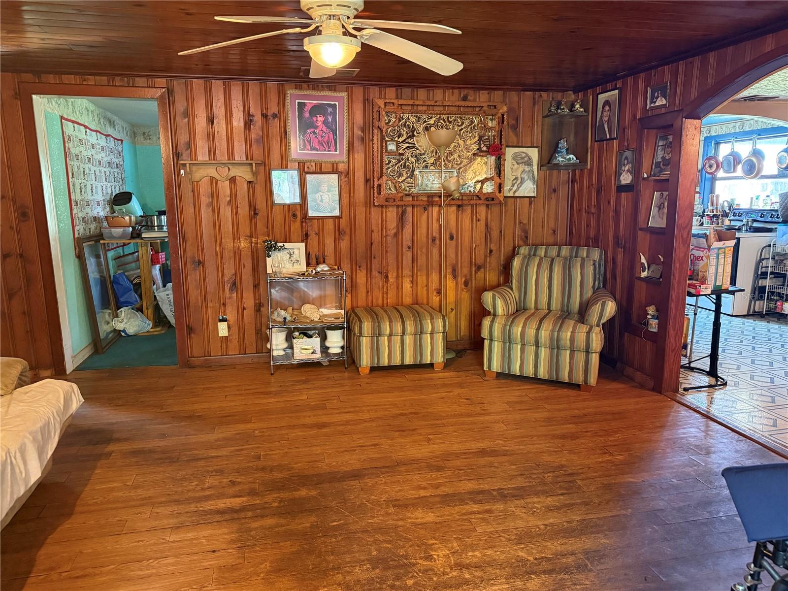 Image 6 of 22 For 120 4th Wahneta Street E