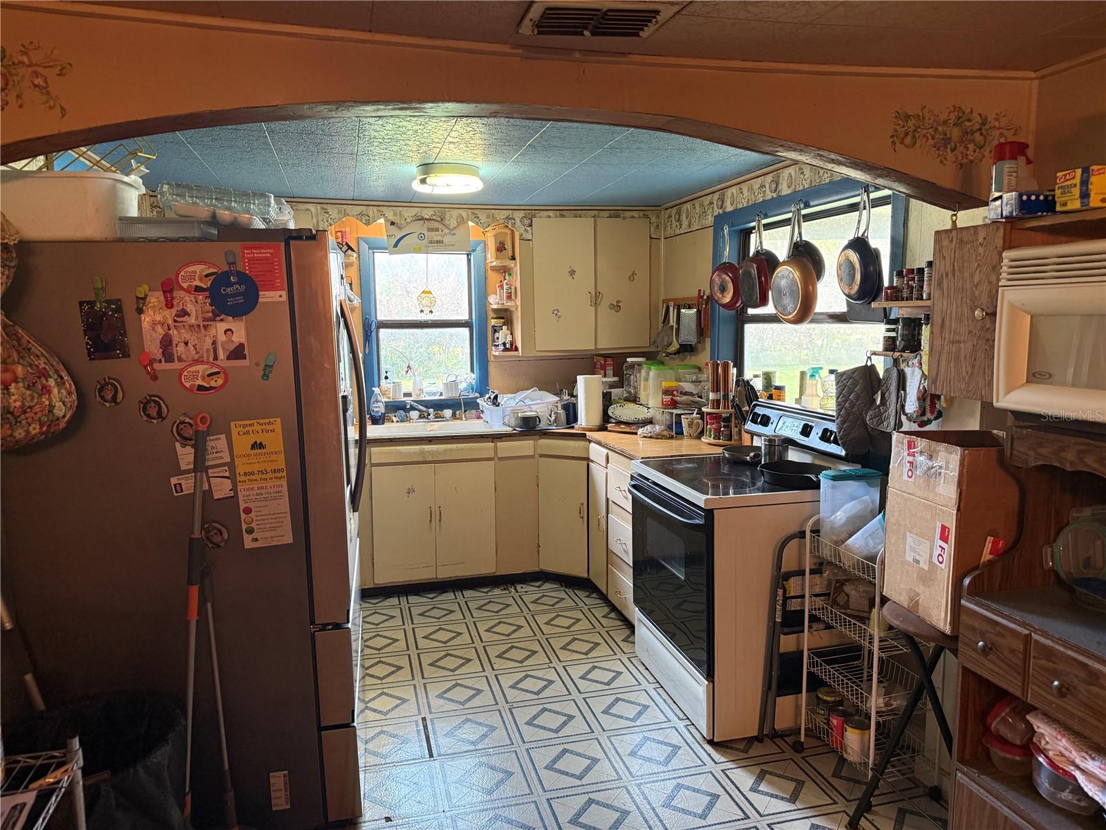 Image 8 of 22 For 120 4th Wahneta Street E