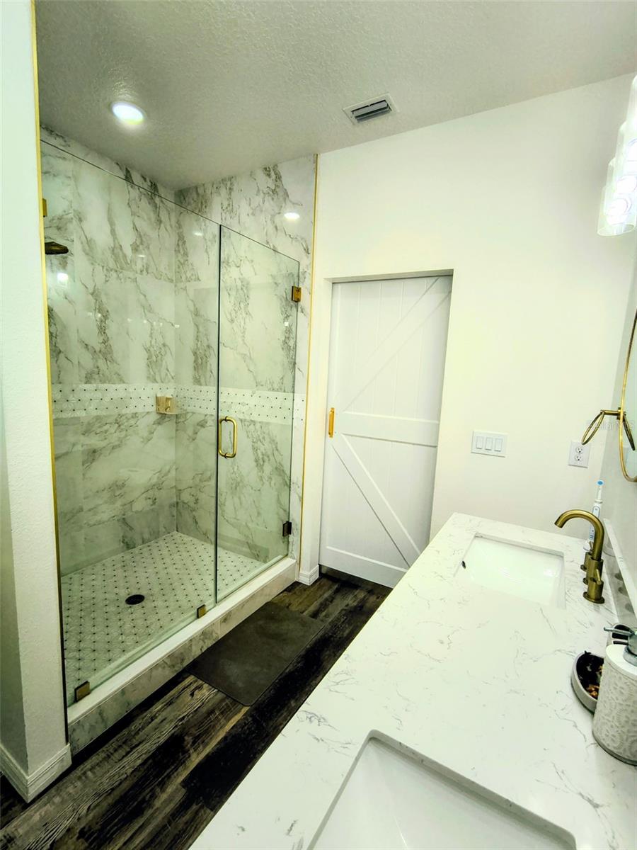 Image 14 of 43 For 1070 Lake Ariana Boulevard