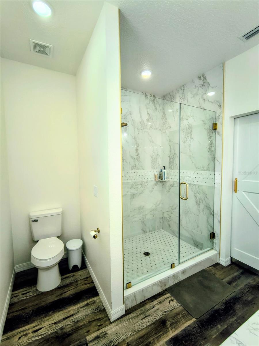 Image 15 of 43 For 1070 Lake Ariana Boulevard