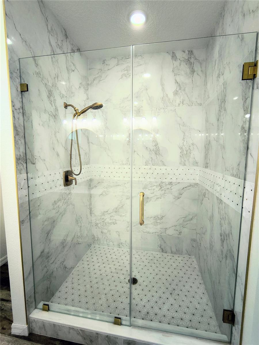 Image 16 of 43 For 1070 Lake Ariana Boulevard