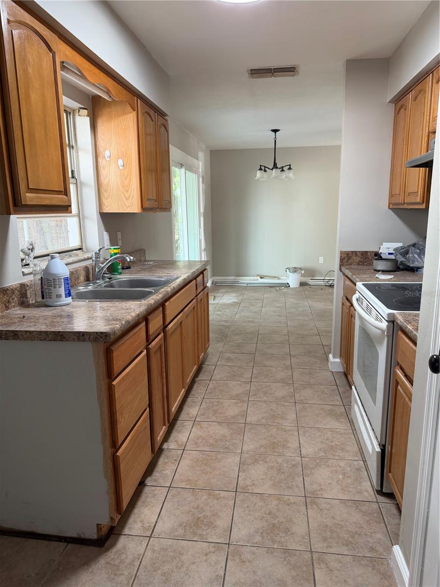 Image 11 of 14 For 415 Tangerine Court