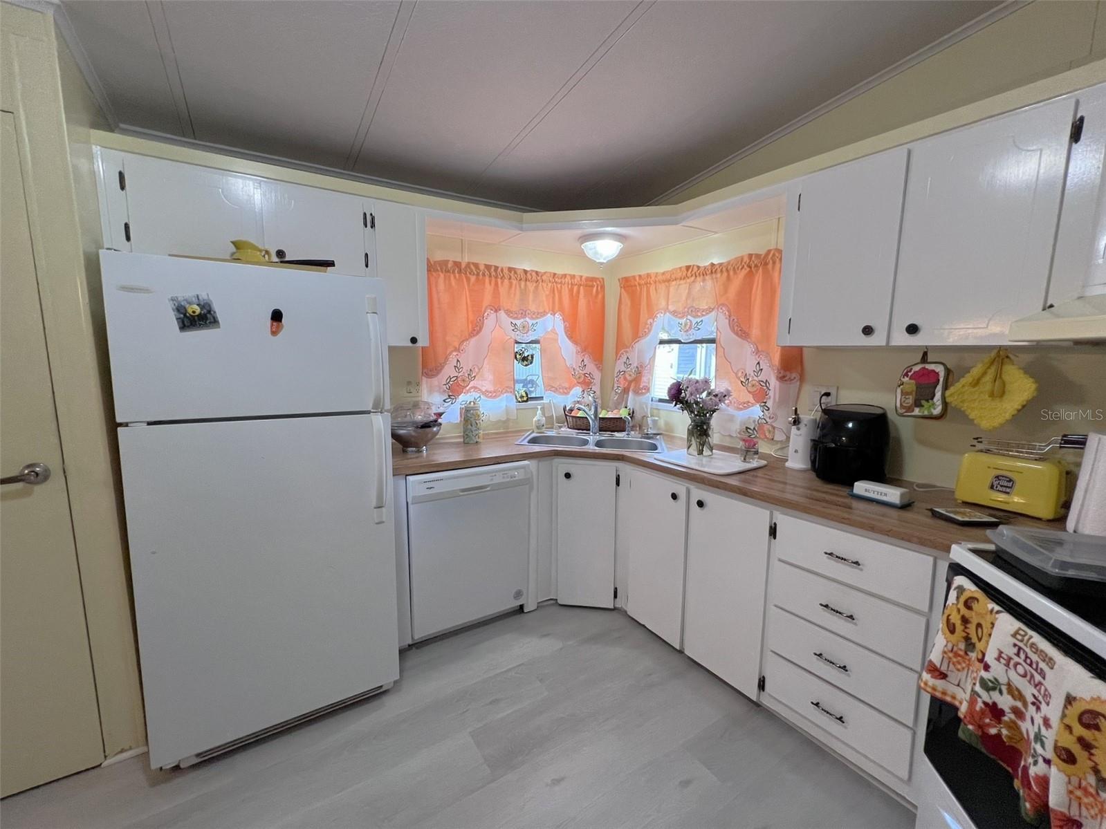 Image 27 of 41 For 2055 Floral Avenue 296