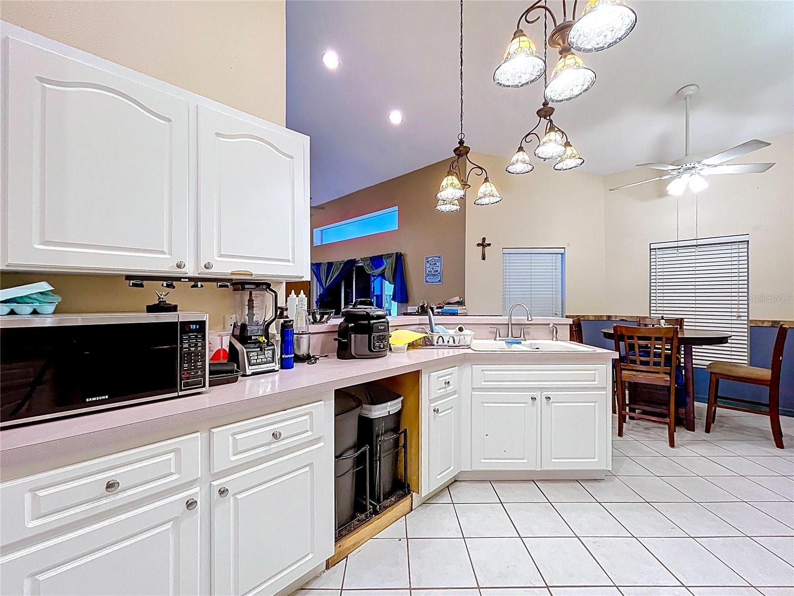 Image 8 of 26 For 8402 Southwood Pines Street