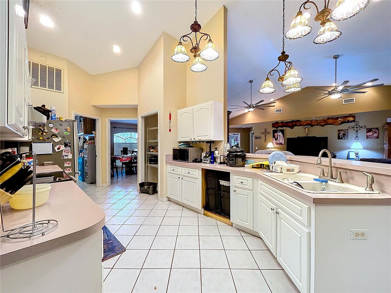 Image 9 of 26 For 8402 Southwood Pines Street