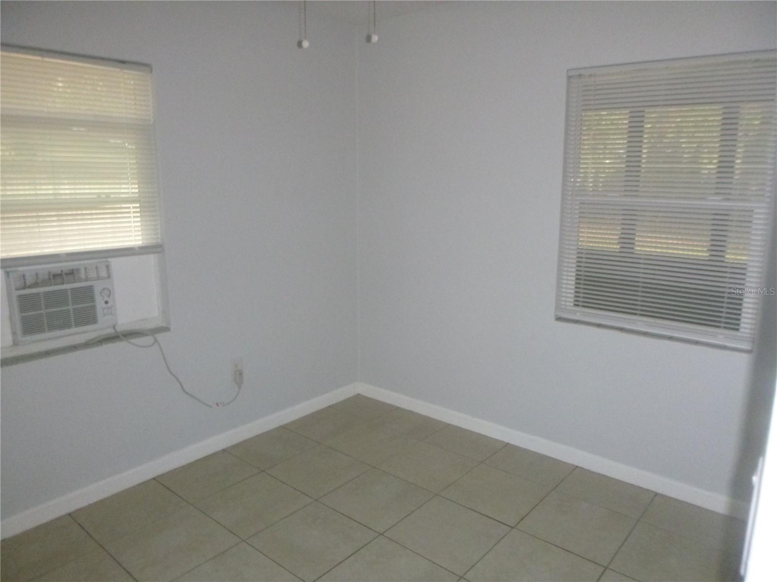 Image 9 of 11 For 550 Westover Parkway