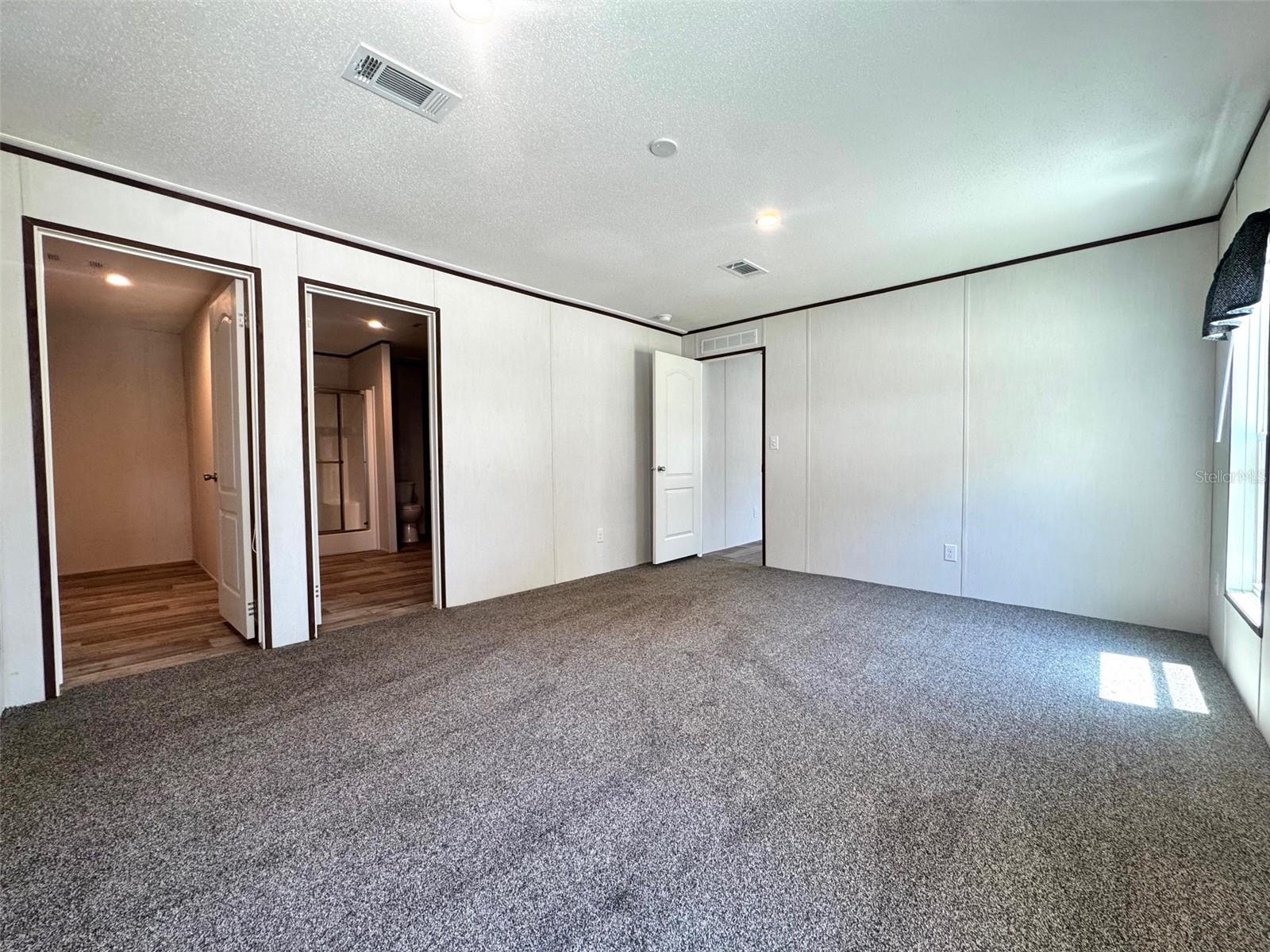 Image 10 of 25 For 389 Waterview Drive