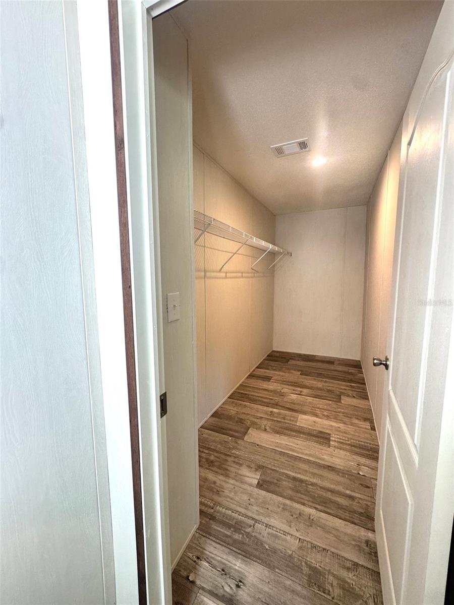 Image 11 of 25 For 389 Waterview Drive