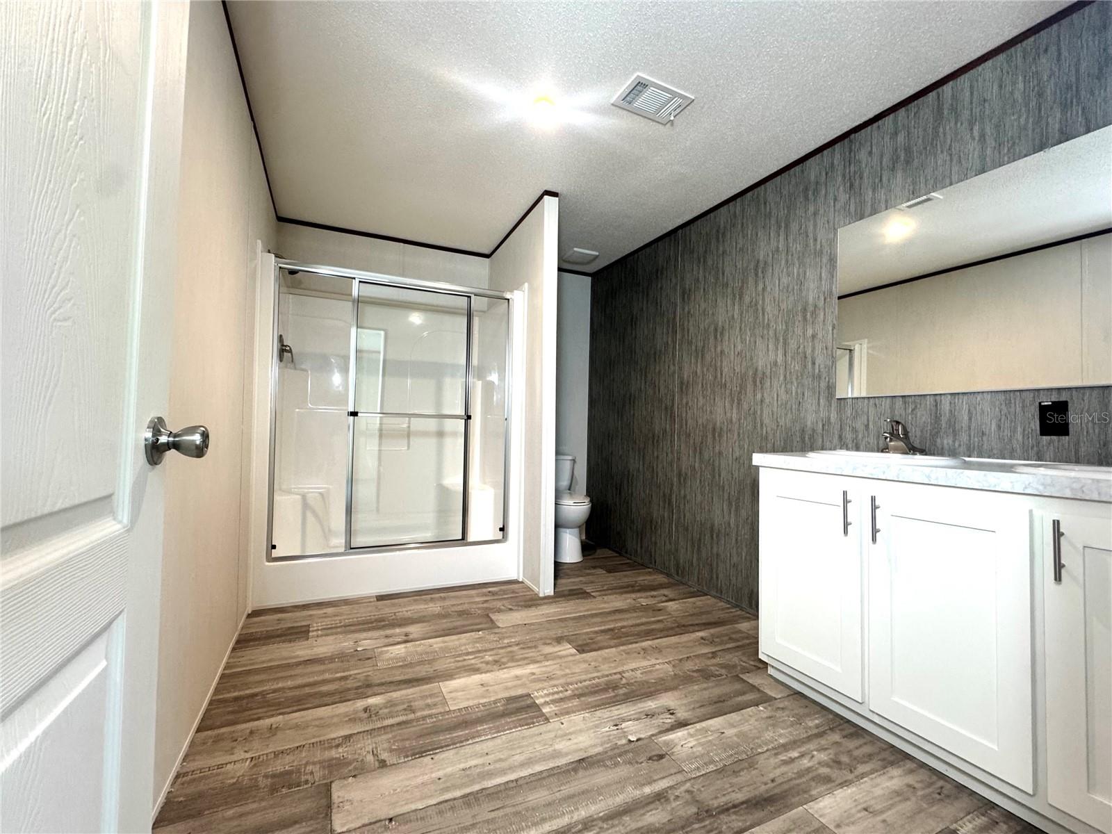 Image 12 of 25 For 389 Waterview Drive