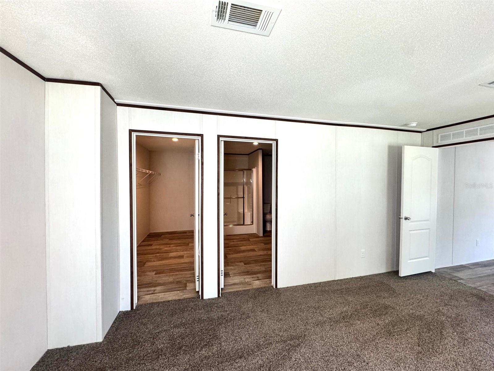 Image 13 of 25 For 389 Waterview Drive