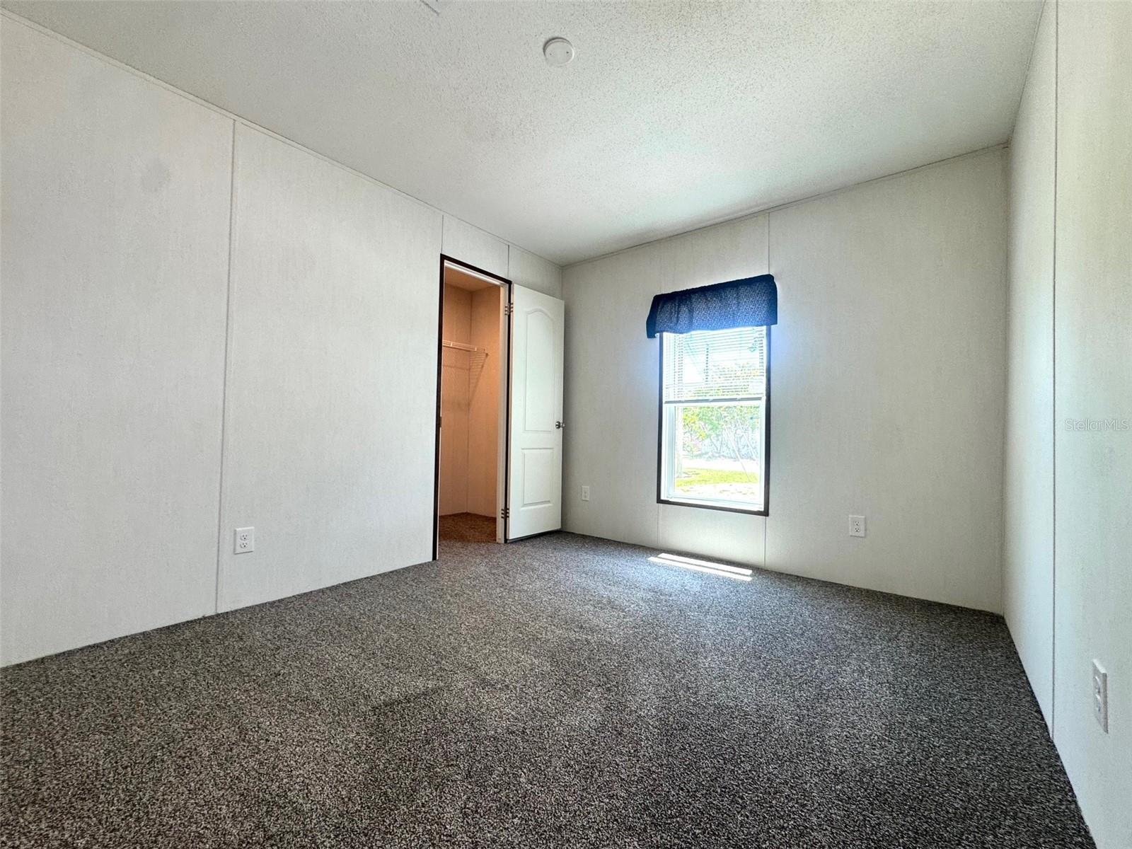 Image 15 of 25 For 389 Waterview Drive