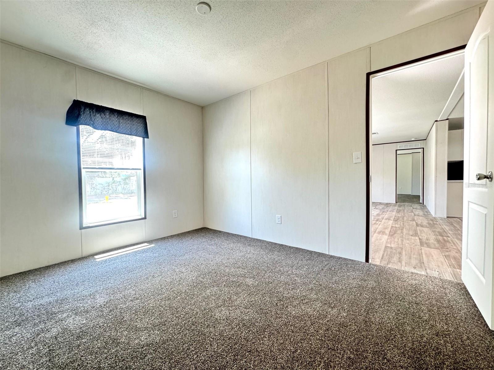 Image 17 of 25 For 389 Waterview Drive