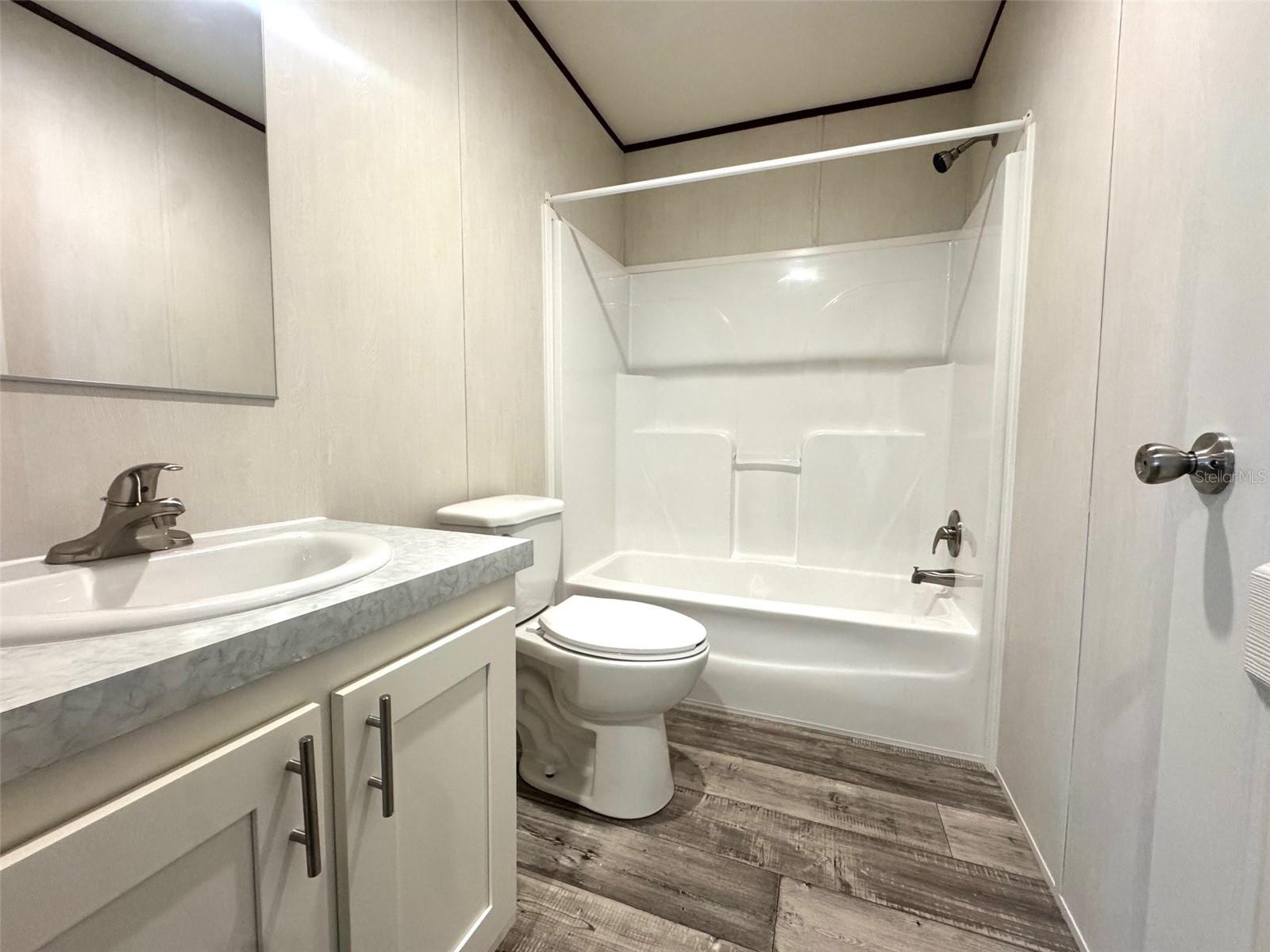 Image 18 of 25 For 389 Waterview Drive