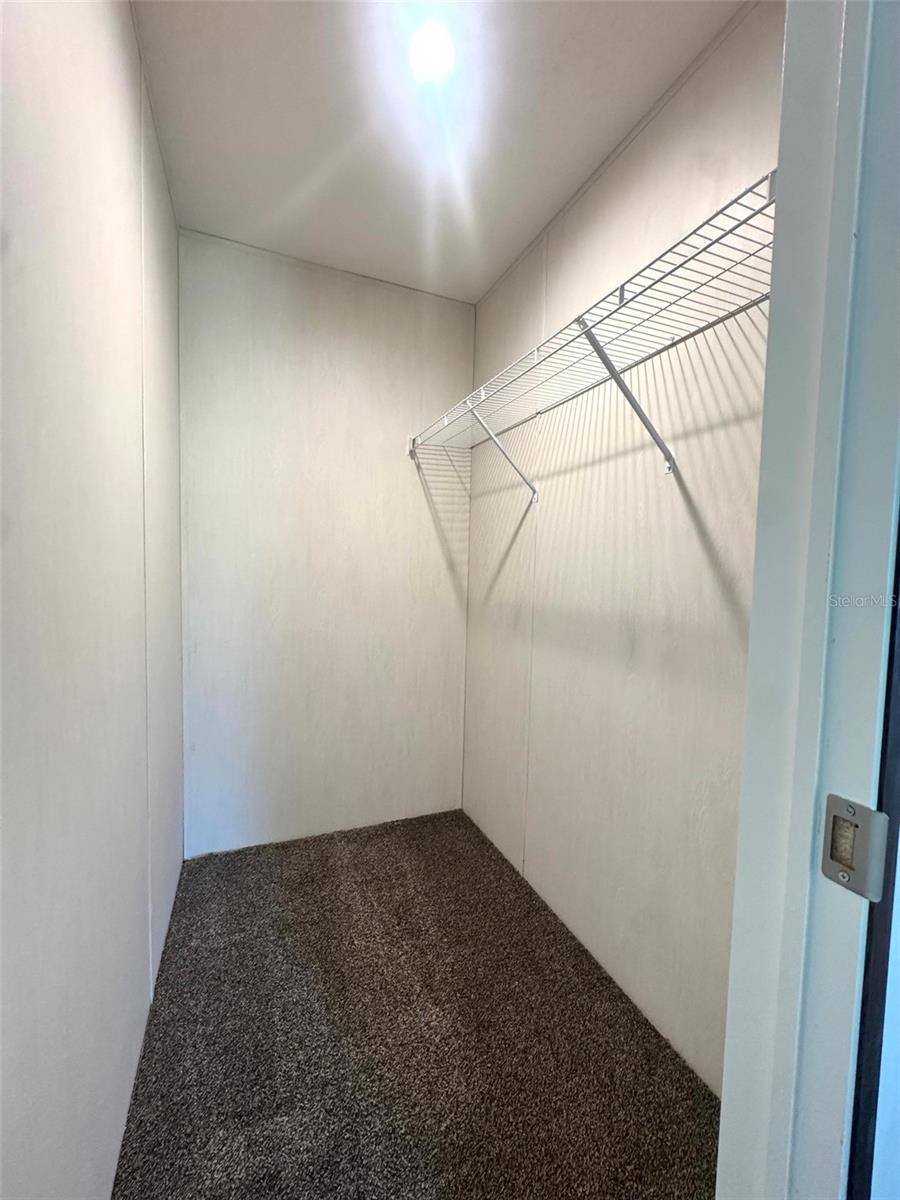 Image 20 of 25 For 389 Waterview Drive