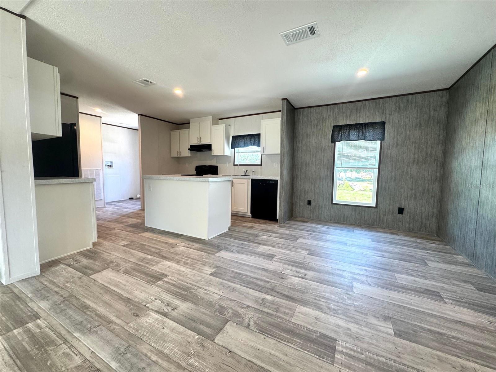 Image 4 of 25 For 389 Waterview Drive