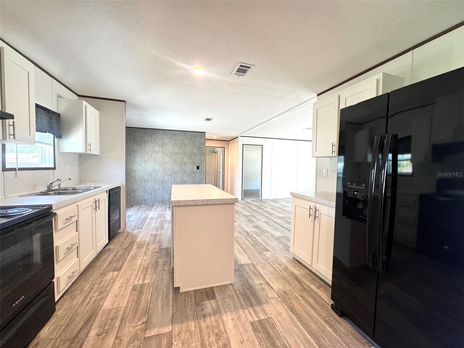 Image 5 of 25 For 389 Waterview Drive