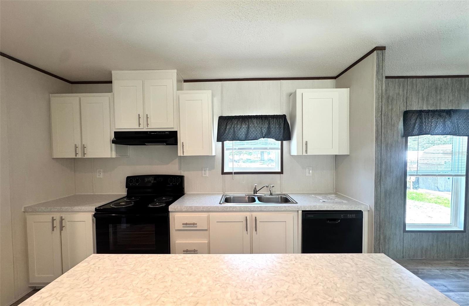 Image 6 of 25 For 389 Waterview Drive