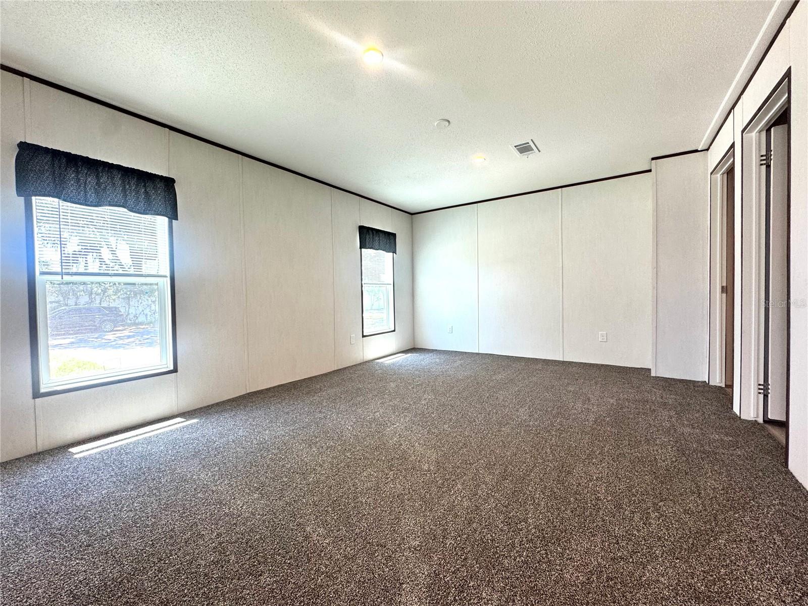 Image 9 of 25 For 389 Waterview Drive