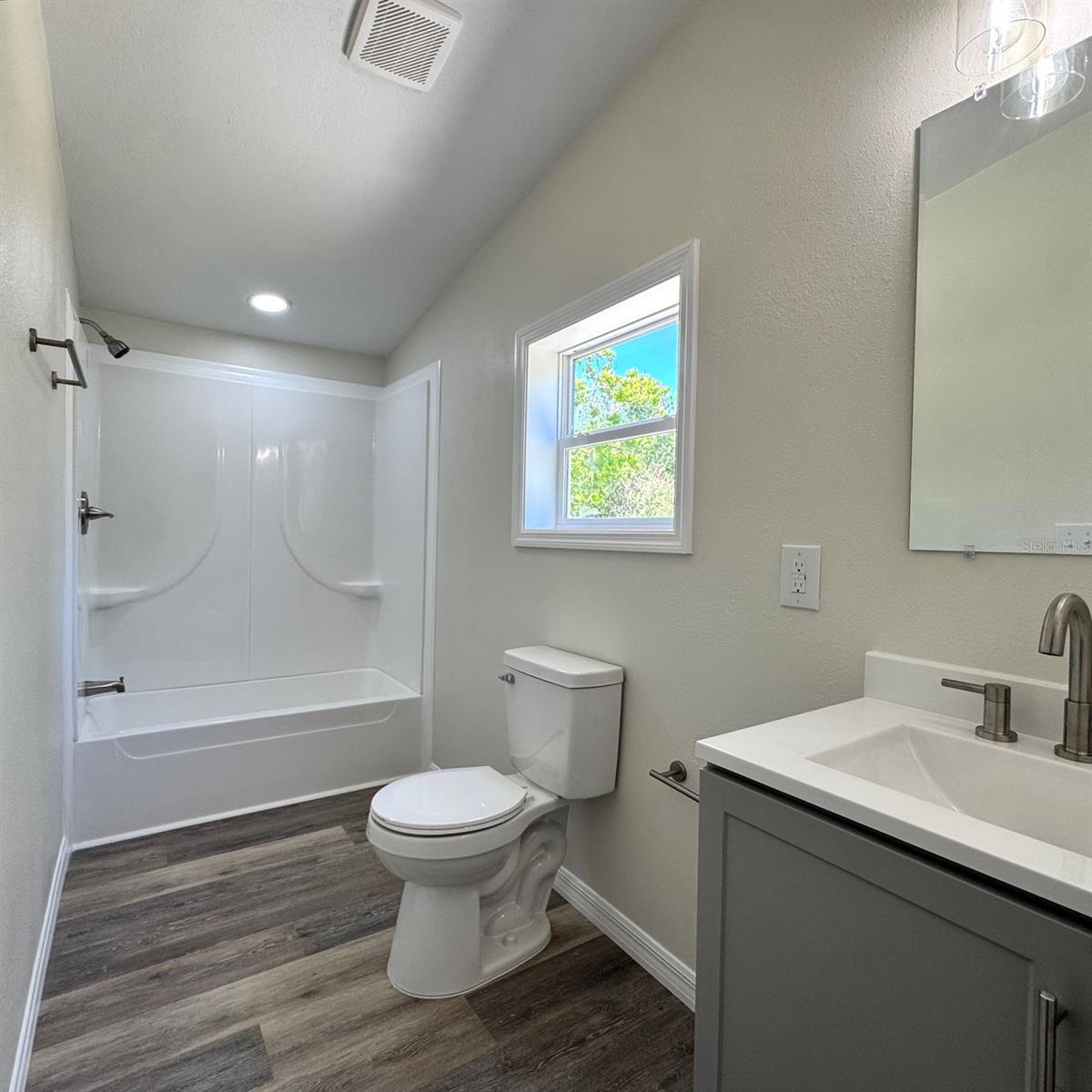 Image 31 of 35 For 4220 Old Dixie Highway