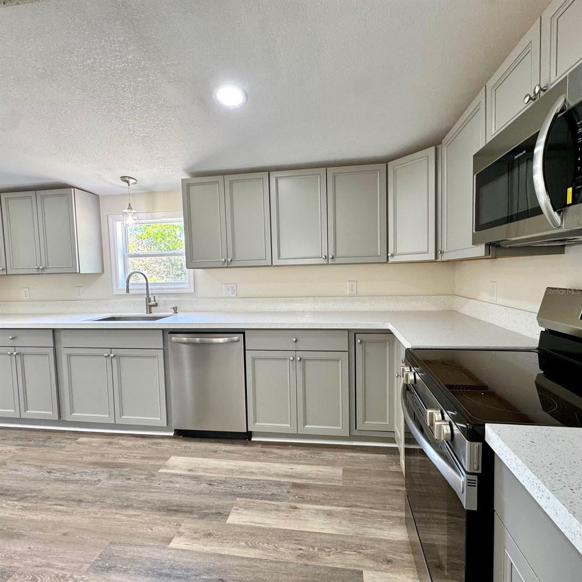 Image 5 of 35 For 4220 Old Dixie Highway