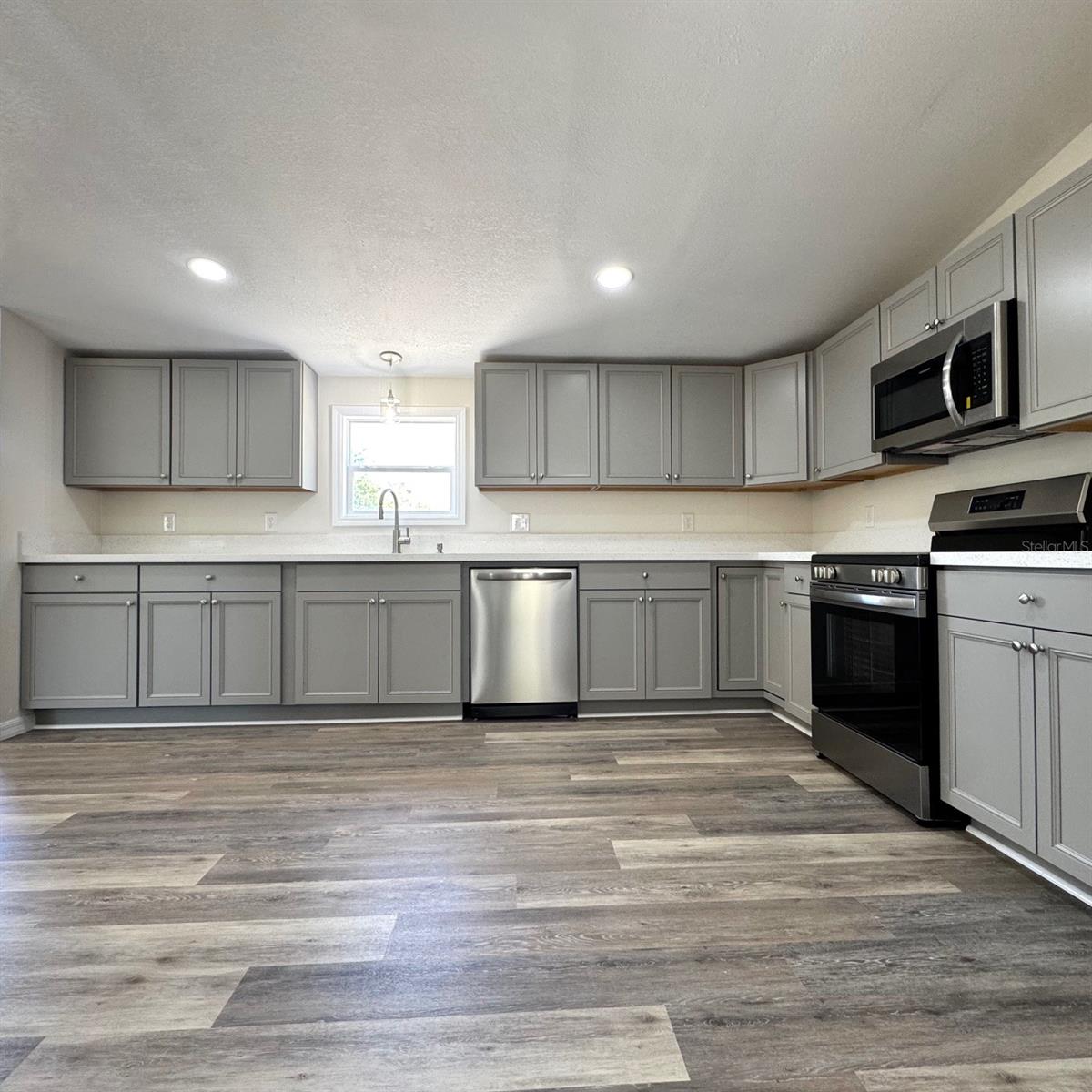 Image 6 of 35 For 4220 Old Dixie Highway