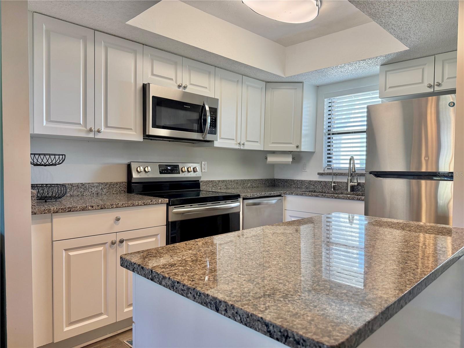 Image 14 of 38 For 3635 Edgewater Drive 3635