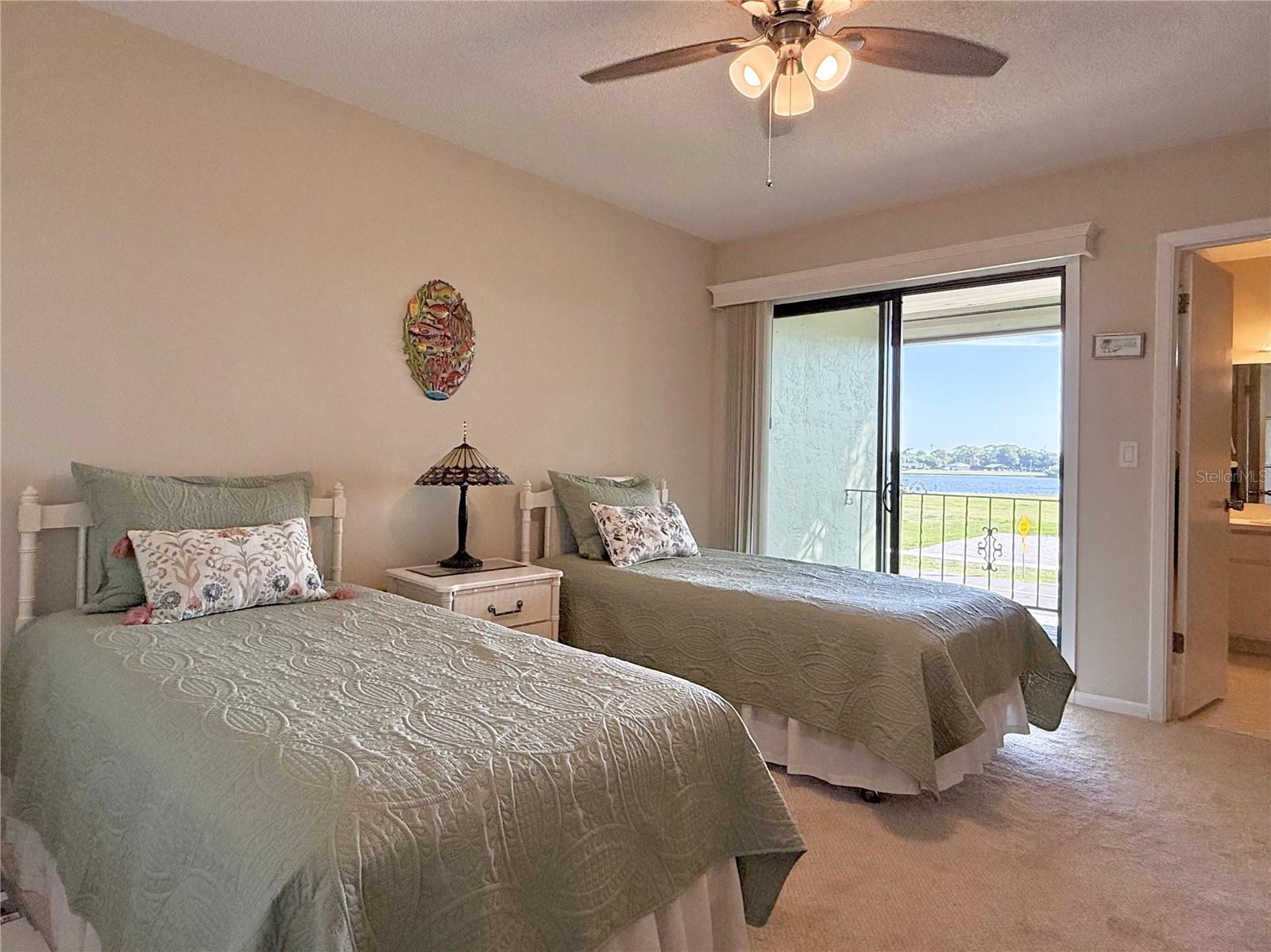 Image 22 of 38 For 3635 Edgewater Drive 3635