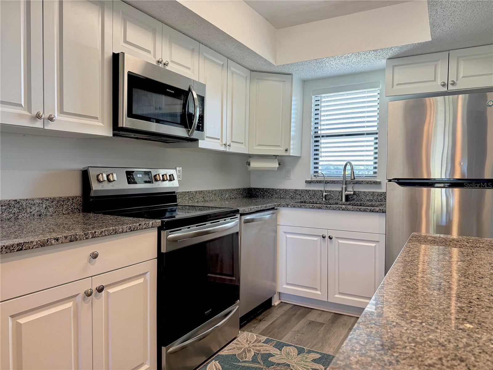 Image 9 of 38 For 3635 Edgewater Drive 3635