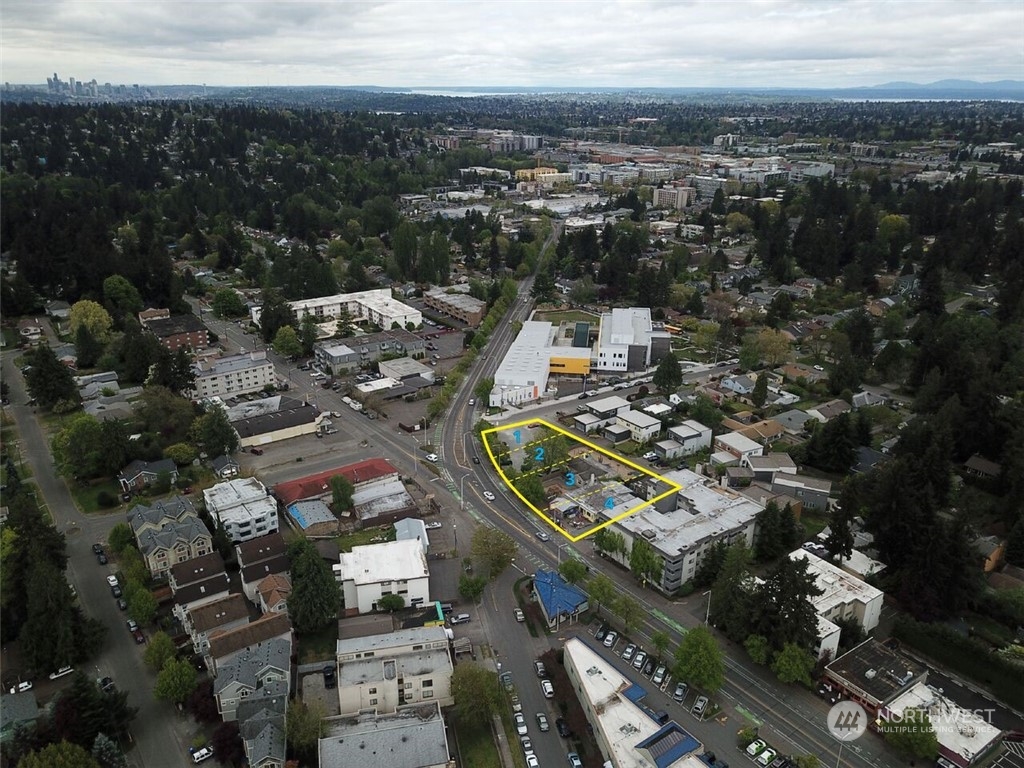 Image 9 of 17 For 11721 15th Avenue Ne