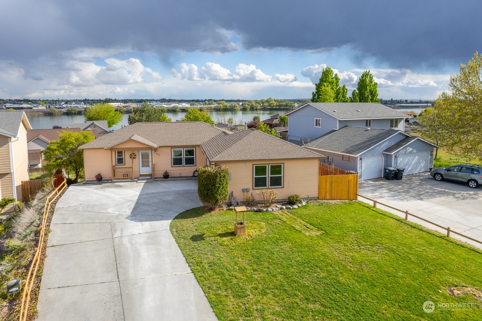 Details for 909 W Windrose Drive, Moses Lake, WA 98837