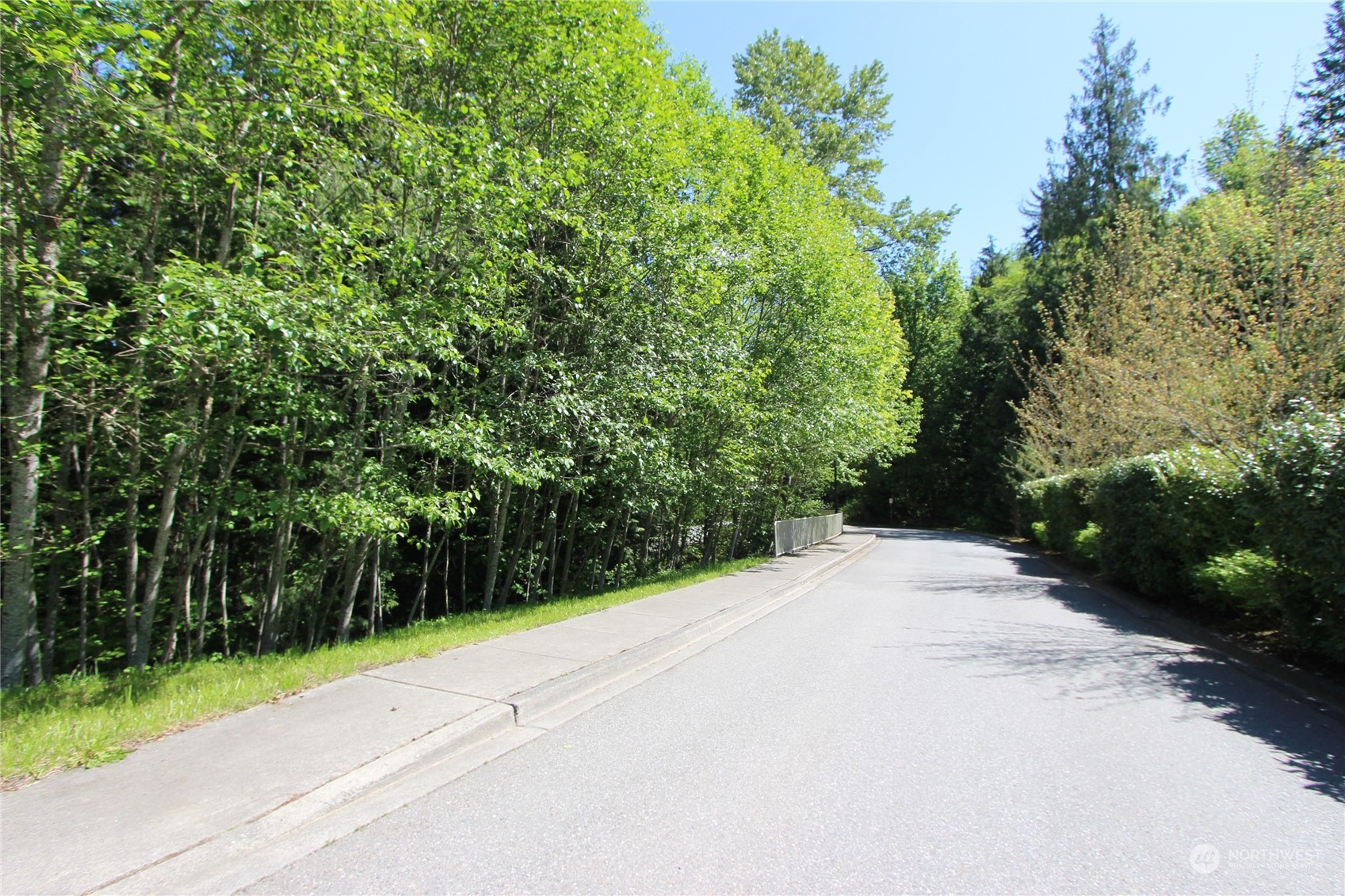 Image 8 of 9 For 4621 Beaver Pond Drive S