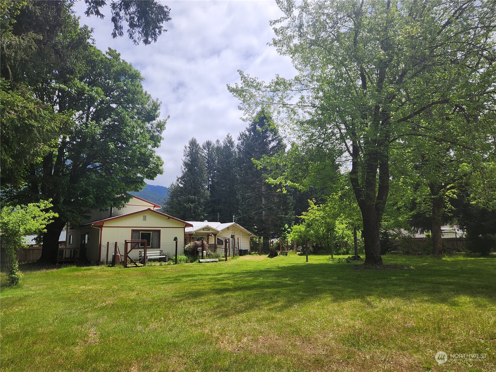 Details for 112 Combs Road, Packwood, WA 98361