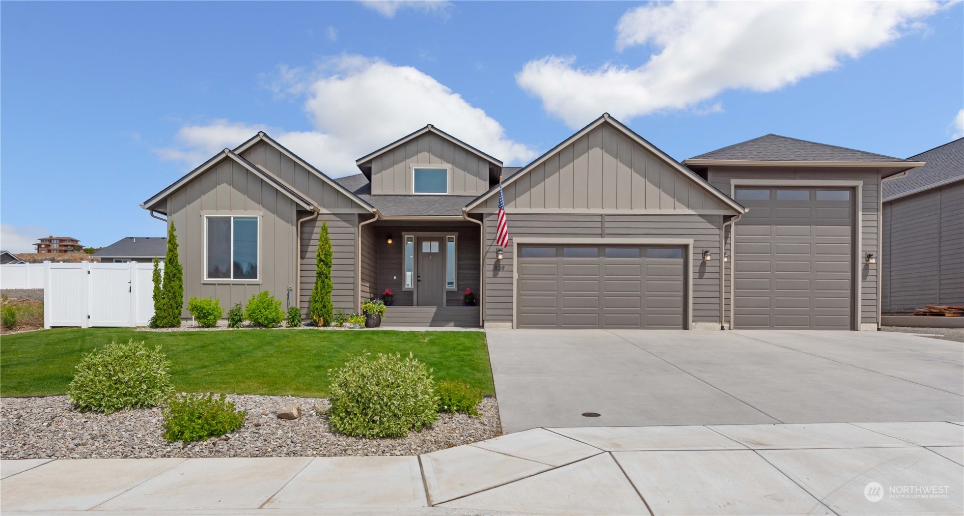 Details for 839 Newport Loop, East Wenatchee, WA 98802