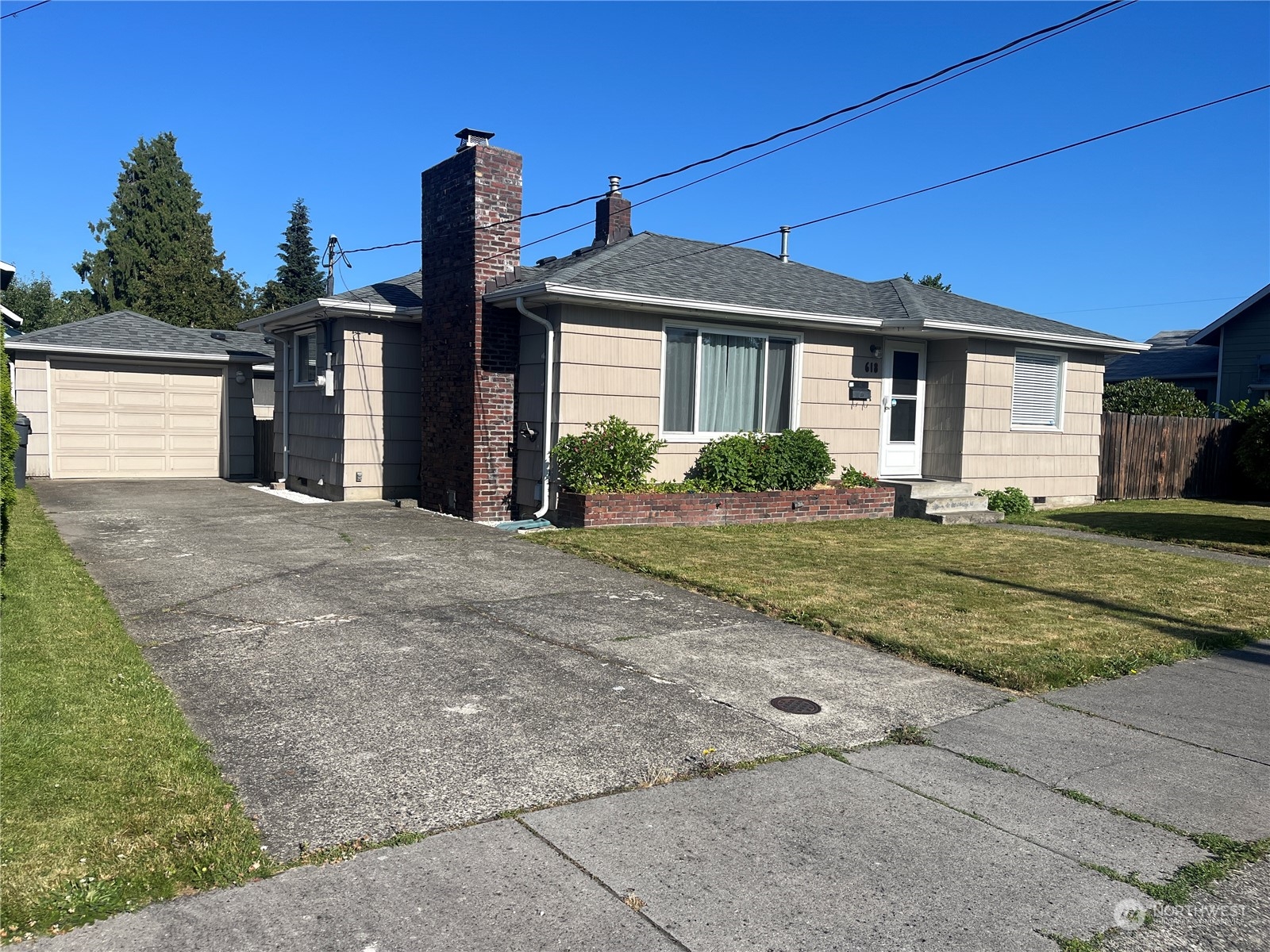 Image 2 of 12 For 618 7th Street Sw