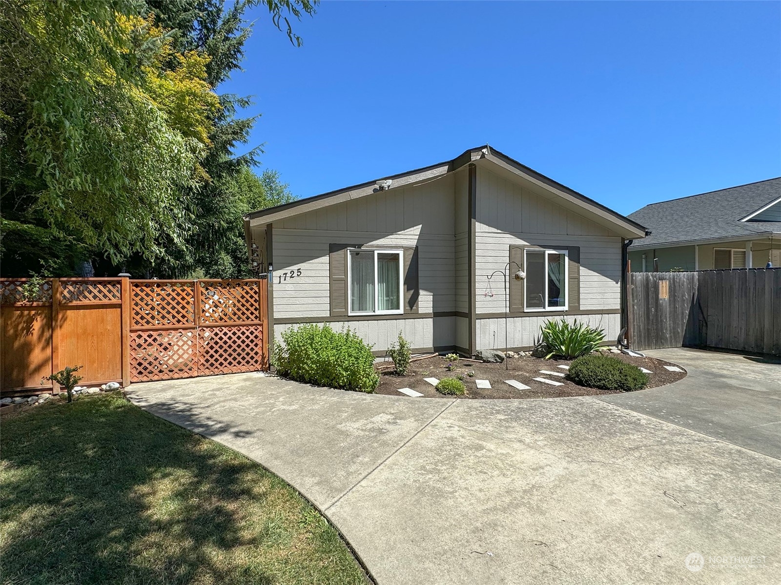 Details for 1725 11th Street, Port Angeles, WA 98363