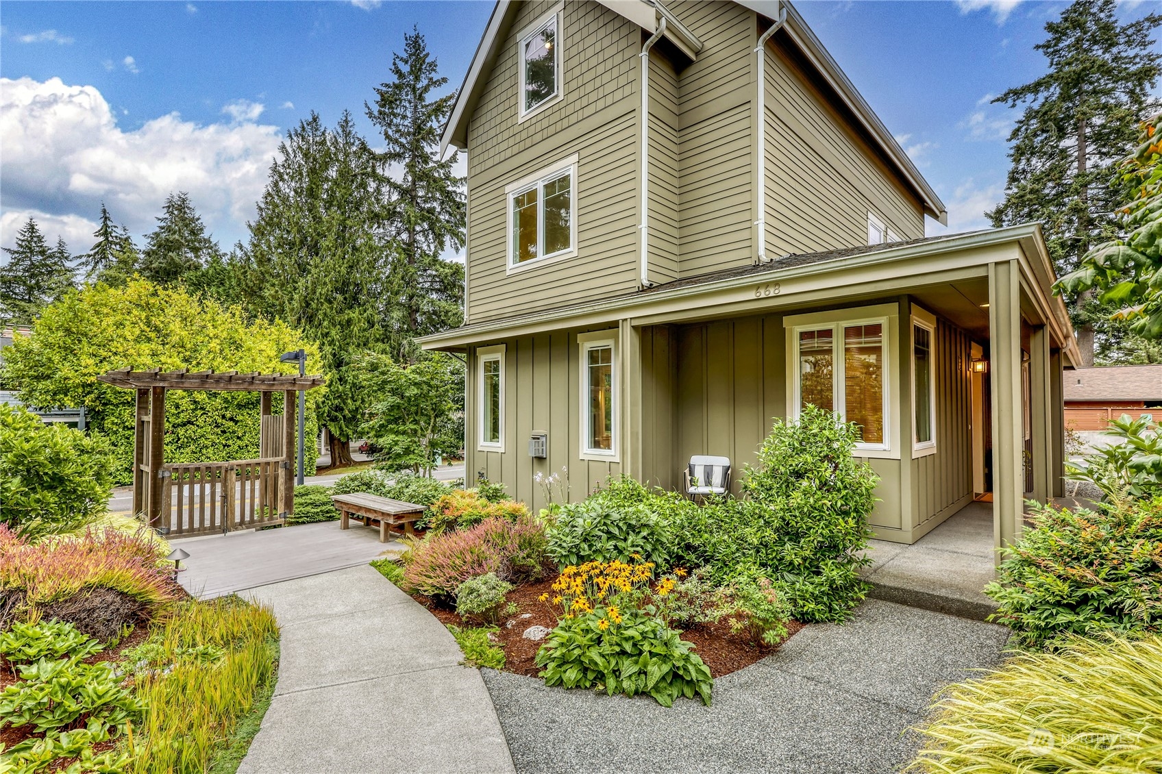 Details for 668 Wintersweet Road Ne, Bainbridge Island, WA 98110