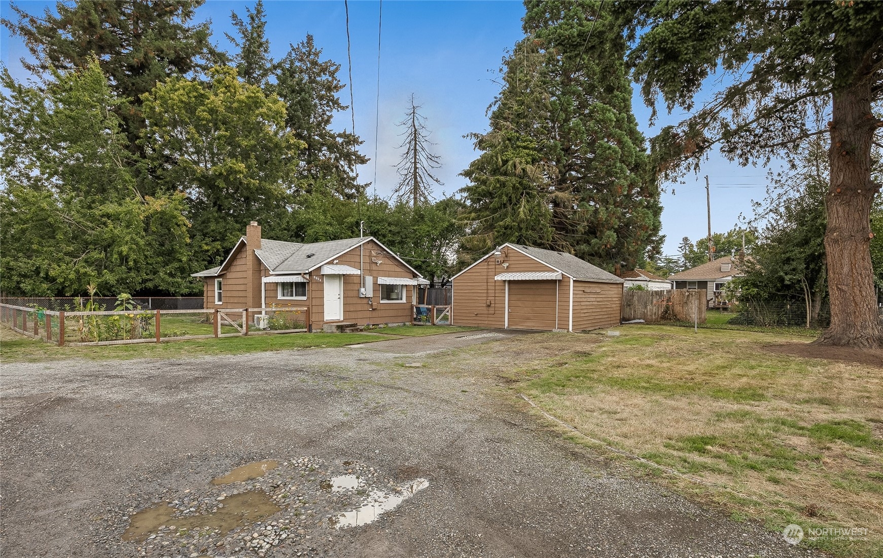 Details for 602 1-2 11th Street Nw, Puyallup, WA 98371