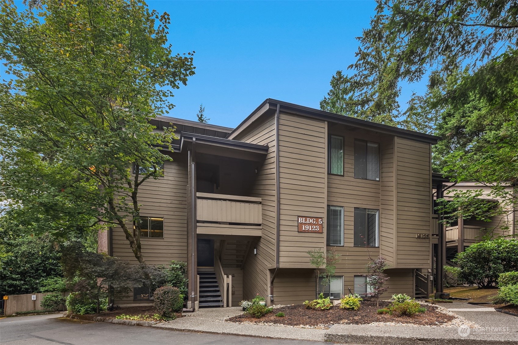 Details for 19123 Ballinger Way Ne 201, Lake Forest Park, WA 98155