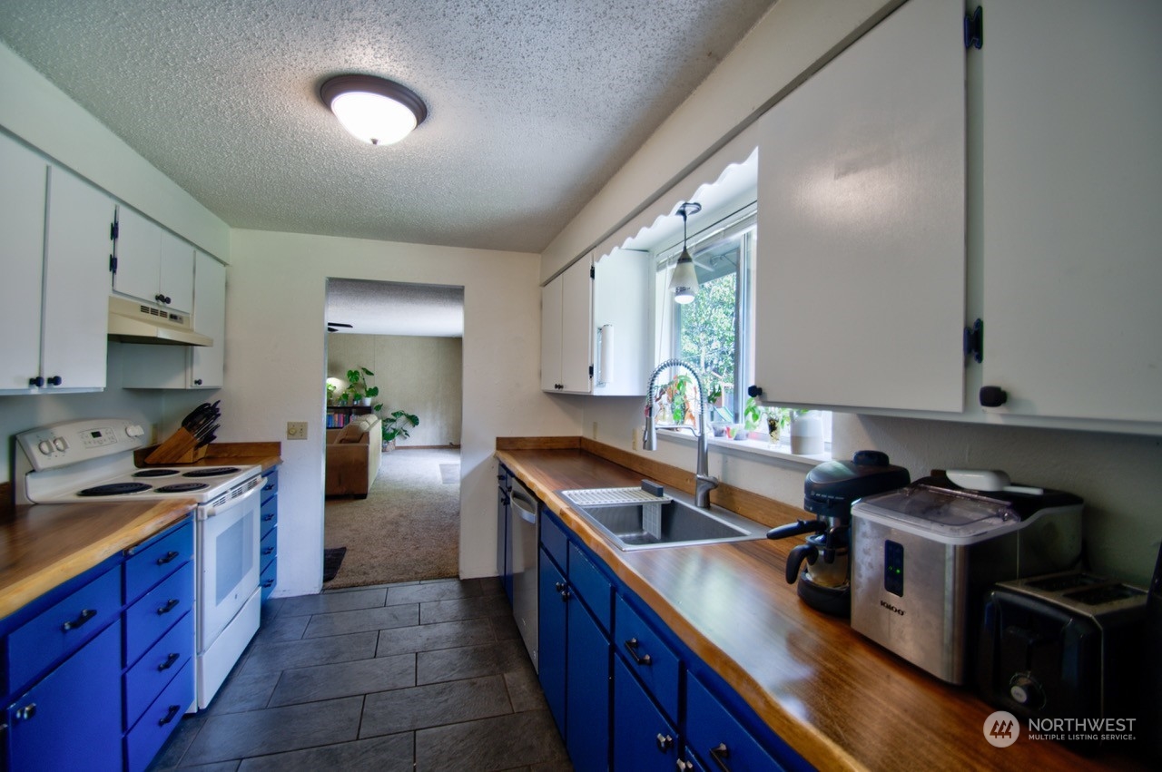 Image 11 of 30 For 8548 178th Avenue Sw